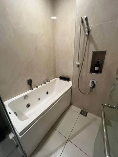 Servis Apartment untuk Dijual di Paragon Suites @ CIQ - Xin Yi - Bathroom - PropertyGuru.com.my