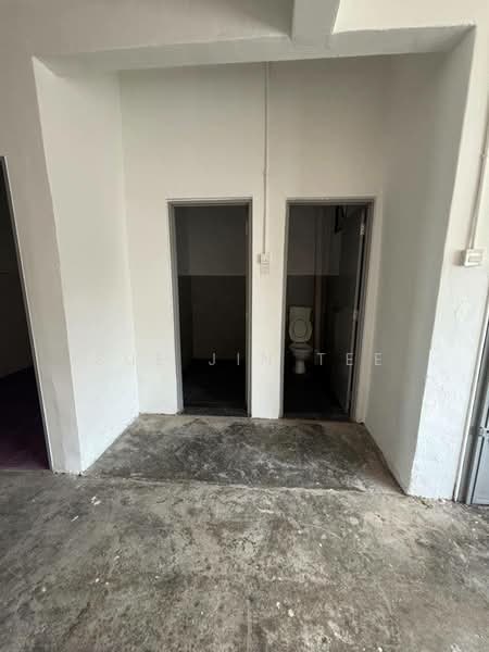Kedai / Pejabat untuk Disewa di Johor Bahru (Johor) - Sue Jin Tee - Bathroom - PropertyGuru.com.my