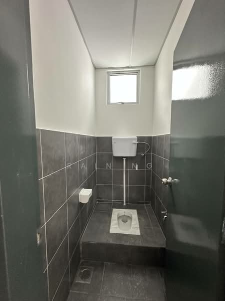 Shop / Office for Rent in Bandar Indahpura (Kulai) - Rain Ng - Bathroom - PropertyGuru.com.my