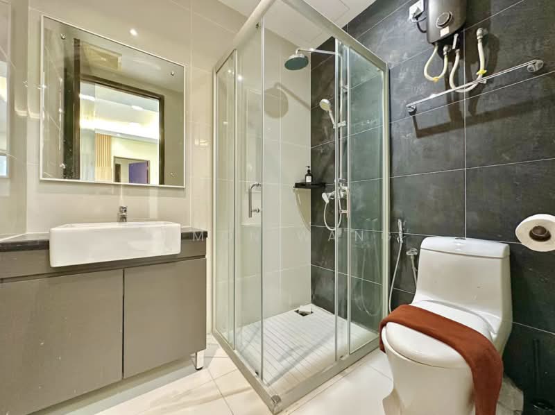 Condominium for Rent at Kings Bay @ Country Garden Danga Bay - Simon Wang - Bathroom - PropertyGuru.com.my