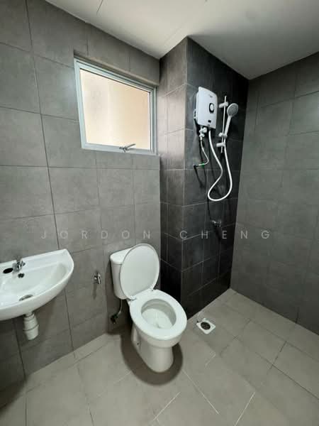 Kondominium untuk Disewa di Residensi Sateria - Jordon Cheng - Bathroom - PropertyGuru.com.my