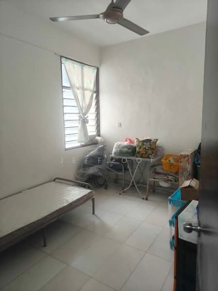 Rumah Flat untuk Dijual di Dafe Court - Jeff Ooi - Bedroom - PropertyGuru.com.my