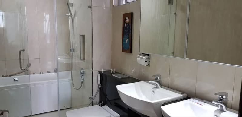 Kediaman Servis untuk Dijual di Paragon Suites @ CIQ - Xin Yi - Bathroom - PropertyGuru.com.my