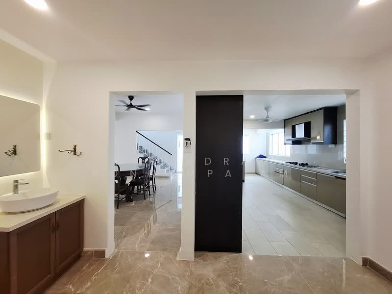 Semi-Detached House for Rent in Seksyen 17 (Petaling Jaya) - GAJENDRAN PONNAMPALAM - Bathroom - PropertyGuru.com.my