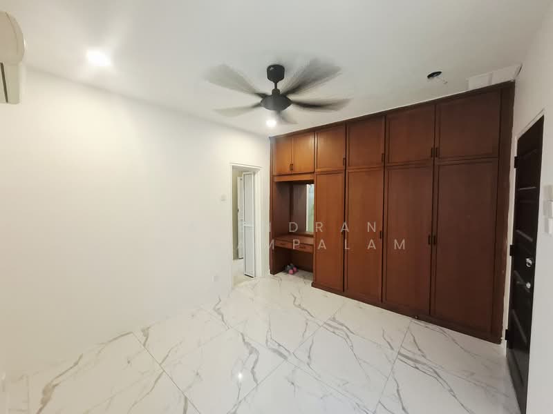Semi-Detached House for Rent in Seksyen 17 (Petaling Jaya) - GAJENDRAN PONNAMPALAM - Bedroom - PropertyGuru.com.my