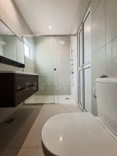 Semi-Detached House for Rent in Seksyen 17 (Petaling Jaya) - GAJENDRAN PONNAMPALAM - Bathroom - PropertyGuru.com.my