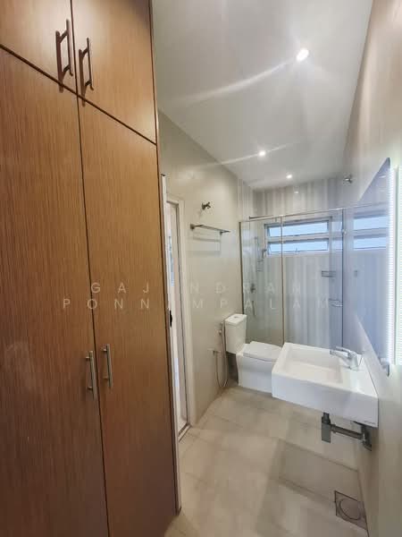 Semi-Detached House for Rent in Seksyen 17 (Petaling Jaya) - GAJENDRAN PONNAMPALAM - Bathroom - PropertyGuru.com.my