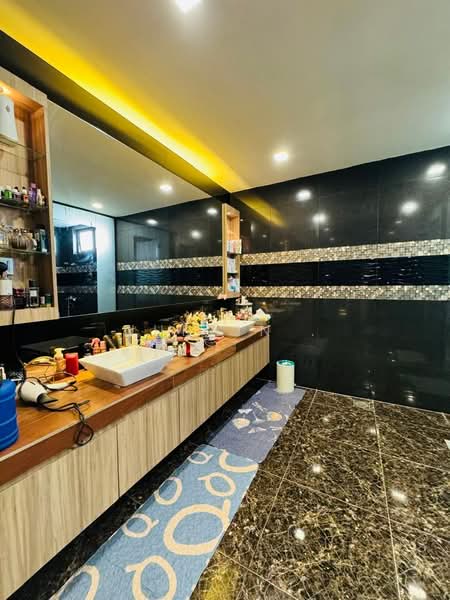 Bungalow for Sale in Country Heights (Kajang) - Nurain . - Bathroom - PropertyGuru.com.my