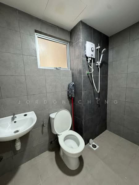 Kondominium untuk Disewa di Residensi Sateria - Jordon Cheng - Bathroom - PropertyGuru.com.my