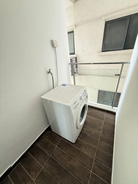 Kondominium untuk Dijual di Kings Bay @ Country Garden Danga Bay - Xin Yi - Balcony - PropertyGuru.com.my