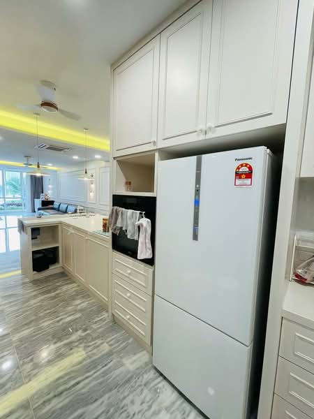 Condominium for Rent at Paraiso Residence @ The Earth - Allvin Teh - Kitchen - PropertyGuru.com.my