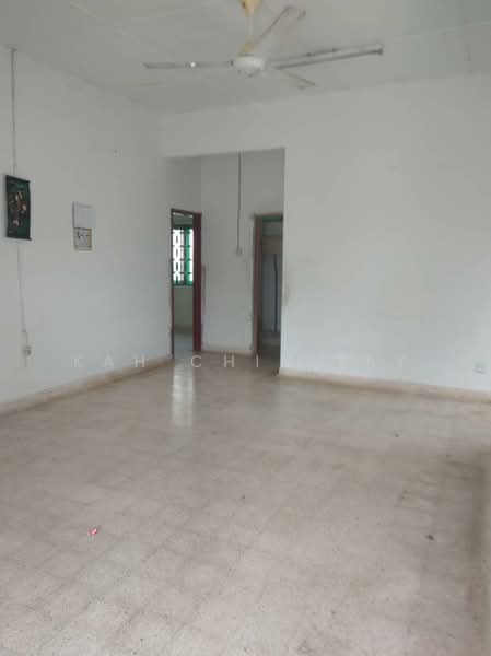Rumah Banglo untuk Disewa di Taman Kelemak Jaya (Alor Gajah) - Kah Chin Tay - Living Room - PropertyGuru.com.my