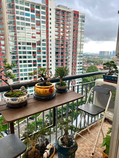 Pangsapuri untuk Dijual di Lake View Suites - Bosco Eng - Balcony - PropertyGuru.com.my