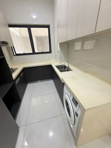 Kondominium untuk Dijual di Kings Bay @ Country Garden Danga Bay - Xin Yi - Kitchen - PropertyGuru.com.my