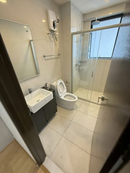 Kondominium untuk Dijual di Kings Bay @ Country Garden Danga Bay - Xin Yi - Bathroom - PropertyGuru.com.my