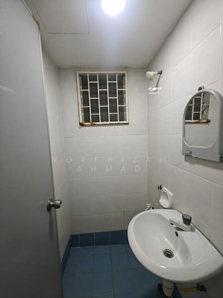 Rumah Flat untuk Dijual di Pangsapuri Seroja - Norfaizah Ahmad - Bathroom - PropertyGuru.com.my