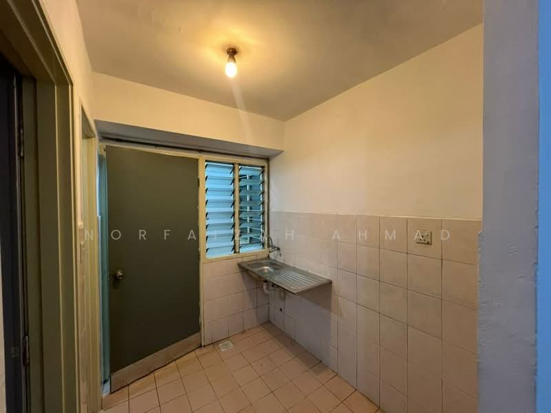Rumah Flat untuk Dijual di Pangsapuri Seroja - Norfaizah Ahmad - Kitchen - PropertyGuru.com.my