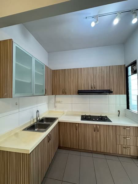 Kondominium untuk Disewa di KM1 West - Louis . - Kitchen - PropertyGuru.com.my