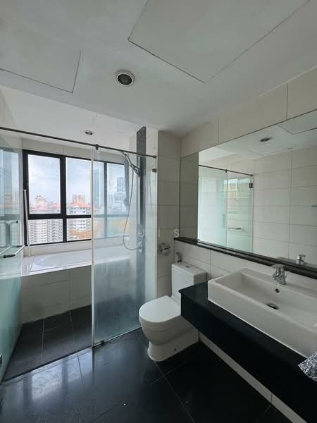 Kondominium untuk Disewa di KM1 West - Louis . - Bathroom - PropertyGuru.com.my