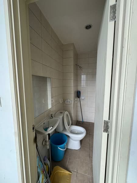 Kondominium untuk Disewa di KM1 West - Louis . - Bathroom - PropertyGuru.com.my