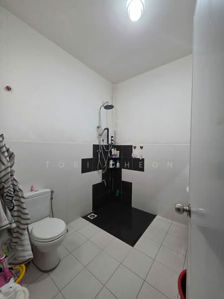 Rumah Teres 2 Tingkat untuk Dijual di Setia Tropika (Johor Bahru) - Tori Cheon - Bathroom - PropertyGuru.com.my