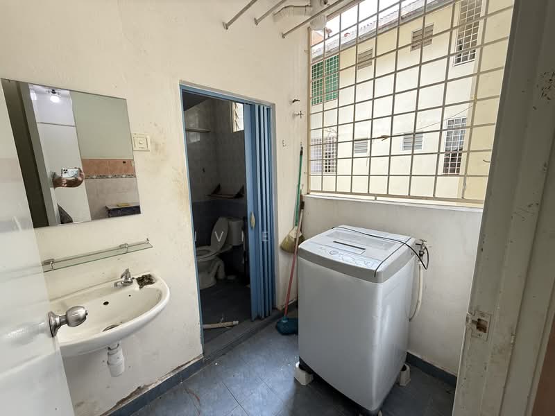 Apartment for Rent at Permai Lake View Apartment - Vivien Ng - Bathroom - PropertyGuru.com.my