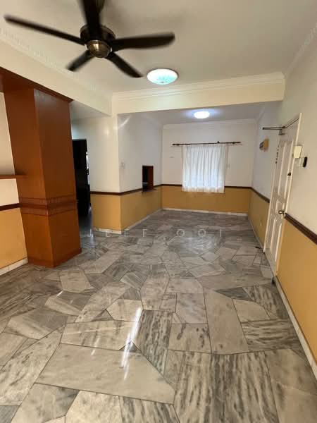 Pangsapuri untuk Dijual di Mutiara Court - Jeff Ooi - Living Room - PropertyGuru.com.my