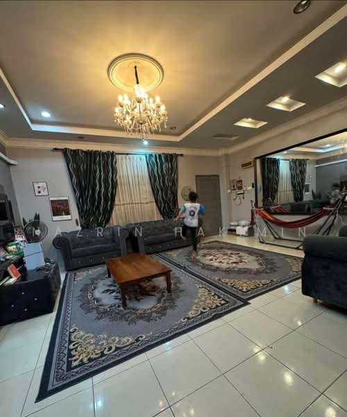 Rumah Teres 2-Tingkat untuk Dijual di Seksyen 23 (Shah Alam) - Nazrin Hakimin - Living Room - PropertyGuru.com.my