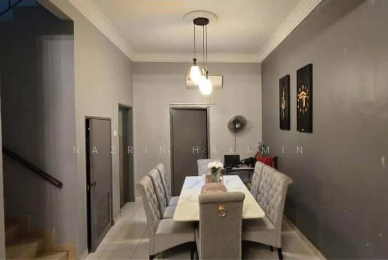 Rumah Teres 2-Tingkat untuk Dijual di Seksyen 23 (Shah Alam) - Nazrin Hakimin - Dining Room - PropertyGuru.com.my
