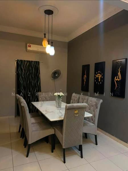 Rumah Teres 2-Tingkat untuk Dijual di Seksyen 23 (Shah Alam) - Nazrin Hakimin - Dining Room - PropertyGuru.com.my