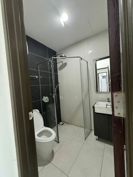 Kondominium untuk Dijual di Kings Bay @ Country Garden Danga Bay - Xin Yi - Bathroom - PropertyGuru.com.my