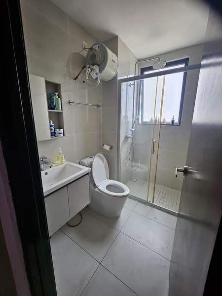 Kondominium untuk Dijual di Kings Bay @ Country Garden Danga Bay - Xin Yi - Bathroom - PropertyGuru.com.my