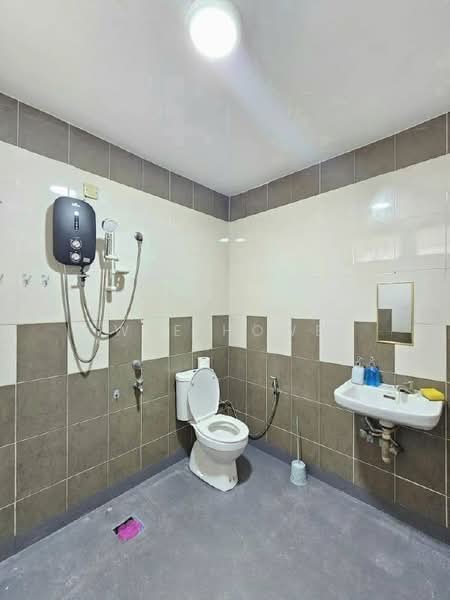 2-storey Terraced House for Sale in Taman Tasek (Johor Bahru) - Wee Howe - Bathroom - PropertyGuru.com.my