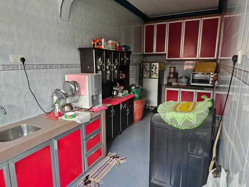 Rumah Teres 1 Tingkat untuk Dijual di Taman Senai Utama (Kulai) - Wil Mong - Kitchen - PropertyGuru.com.my