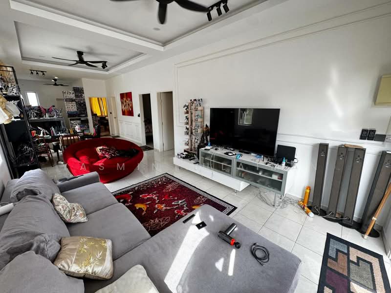 1-storey Terraced House for Sale in Bandar Sri Sendayan (Negeri Sembilan) - Yasmin Sulaiman - Living Room - PropertyGuru.com.my