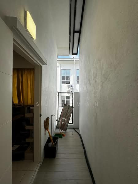1-storey Terraced House for Sale in Bandar Sri Sendayan (Negeri Sembilan) - Yasmin Sulaiman - Corridor - PropertyGuru.com.my