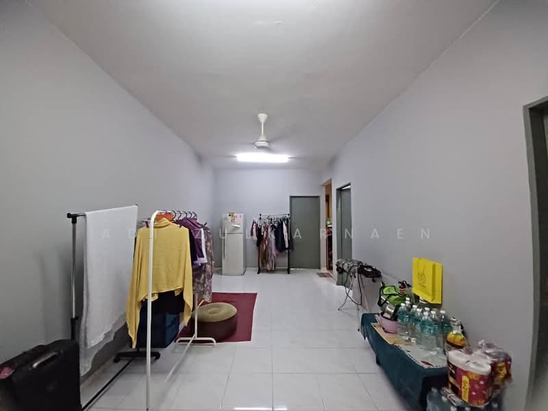 Pangsapuri untuk Dijual di Mentari Court - Adi Zulkarnaen - Living Room - PropertyGuru.com.my
