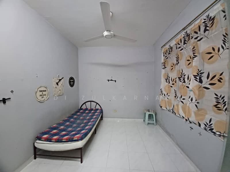 Pangsapuri untuk Dijual di Mentari Court - Adi Zulkarnaen - Bedroom - PropertyGuru.com.my