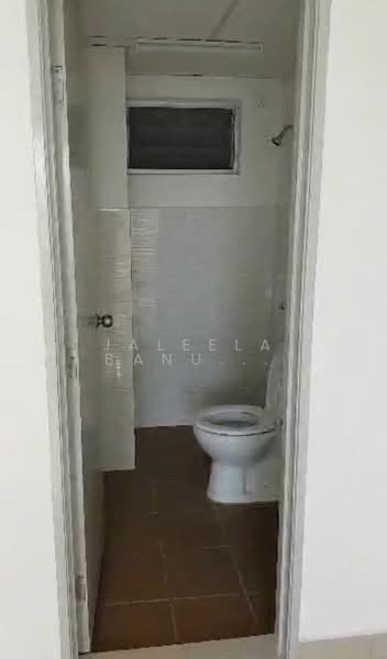 Servis Apartment untuk Disewa di Sentrovue - Jaleela Banu Ahmad - Bathroom - PropertyGuru.com.my