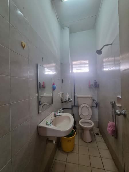 2-storey Terraced House for Sale in Usj 11 (Subang Jaya) - Afiqah . - Bathroom - PropertyGuru.com.my