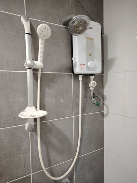 Servis Apartment untuk Disewa di De Centrum Residences - Dexter Yeong - Bathroom - PropertyGuru.com.my