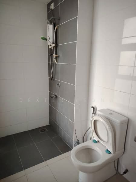 Servis Apartment untuk Disewa di De Centrum Residences - Dexter Yeong - Bathroom - PropertyGuru.com.my