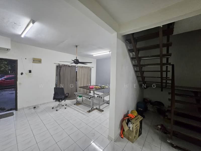 Rumah Teres 2 Tingkat untuk Dijual di Taman Teluk Gedung Indah (Klang) - Wong Wen Heng - Living Room - PropertyGuru.com.my