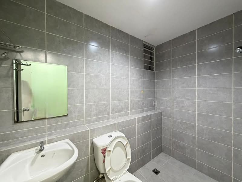 Kondominium untuk Disewa di Alam Damai - Vui Fung Chiew - Bathroom - PropertyGuru.com.my