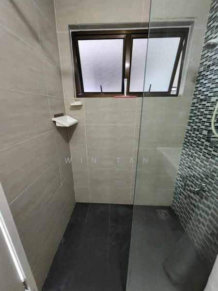 Kondominium untuk Disewa di Ujana Executive Apartment - Win Tan - Bathroom - PropertyGuru.com.my