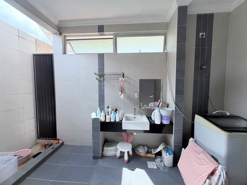Cluster House for Sale in Taman Gaya (Ulu Tiram) - Jason Tan - Bathroom - PropertyGuru.com.my