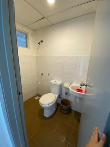 Servis Apartment untuk Dijual di Sentrovue - Jaleela Banu Ahmad - Bathroom - PropertyGuru.com.my