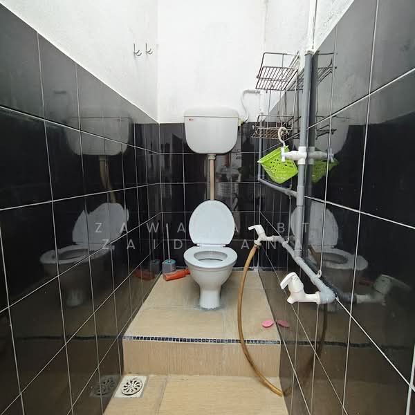1-storey Terraced House for Sale in Taman Melawati (Ulu Kelang) - Zawana BT Zaidi Ana - Bathroom - PropertyGuru.com.my