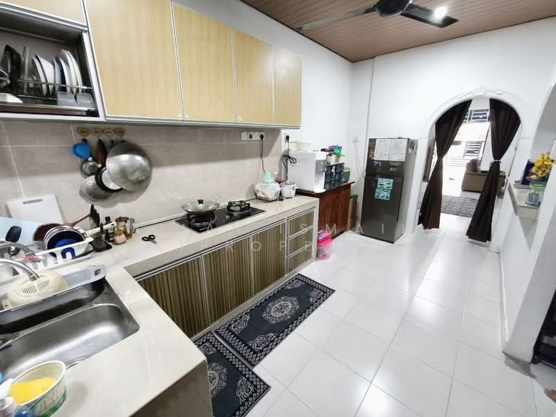 2-storey Terraced House for Sale in Taman Scientex Kulai (Sedenak) - Azlan Ismail aiproperty - Kitchen - PropertyGuru.com.my