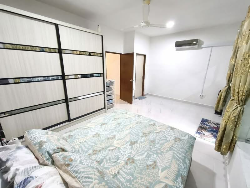 2-storey Terraced House for Sale in Taman Scientex Kulai (Sedenak) - Azlan Ismail aiproperty - Bedroom - PropertyGuru.com.my